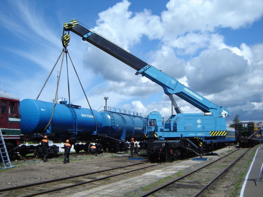 Железнодорожный кран ЕДК 2000