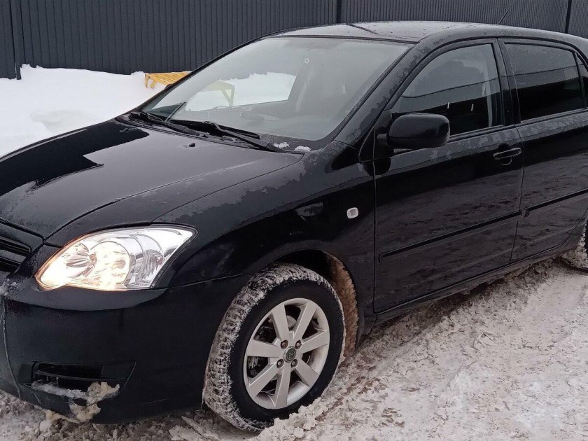 Тойота Королла хэтчбек черная 2006