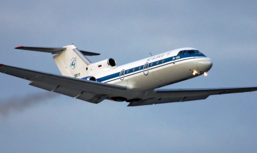 Самолёт як-40