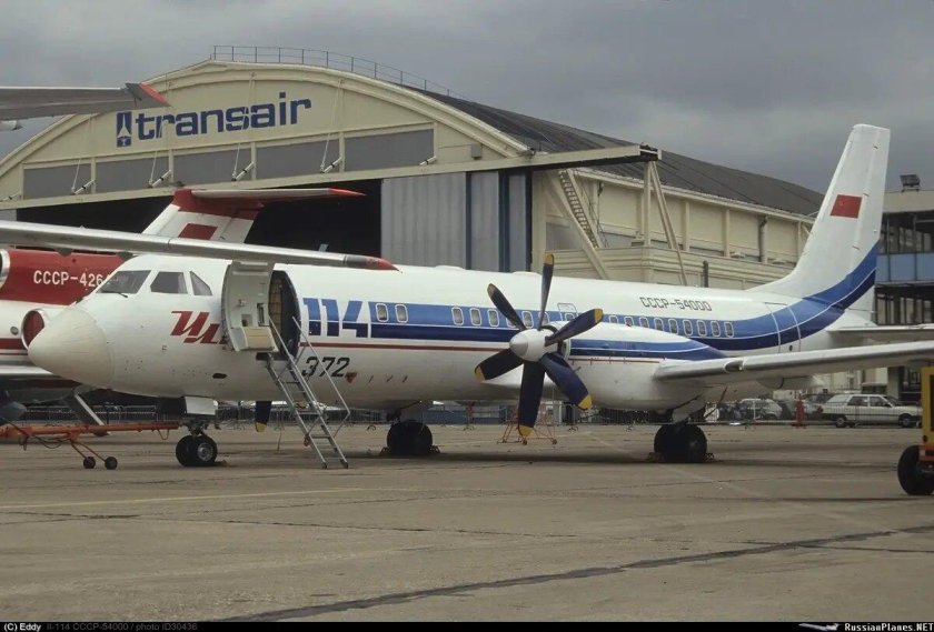 Турбовинтовой самолет ил-114