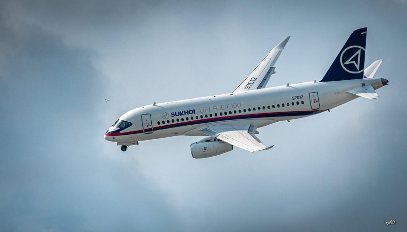 Пассажирский ближнемагистральный самолет с двигателем