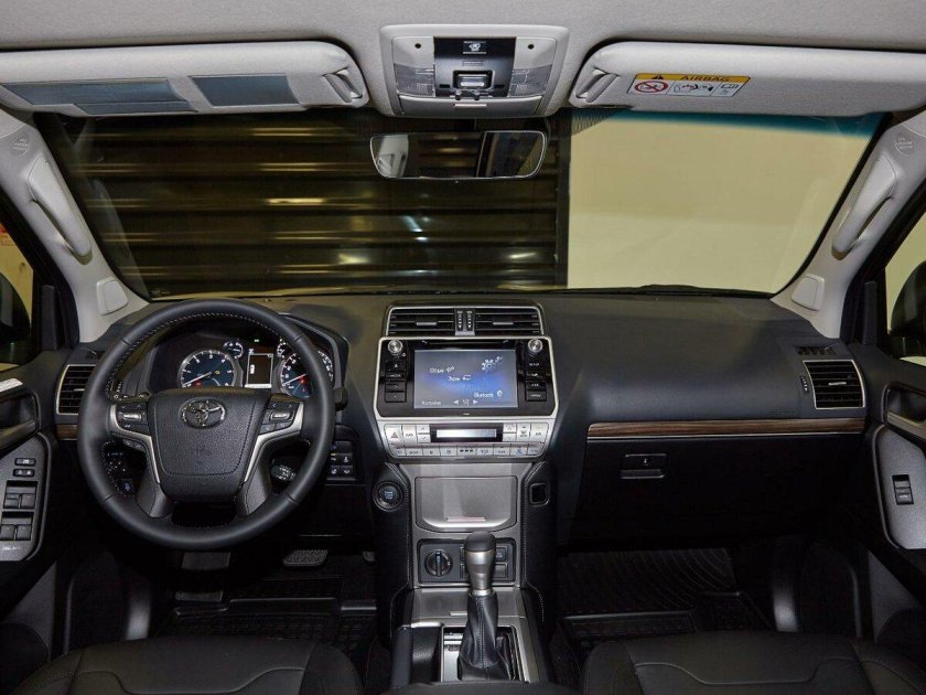 Toyota Land Cruiser Prado 2020 салон