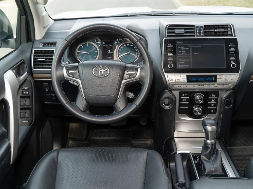 Toyota Land Cruiser Prado 2017 салон
