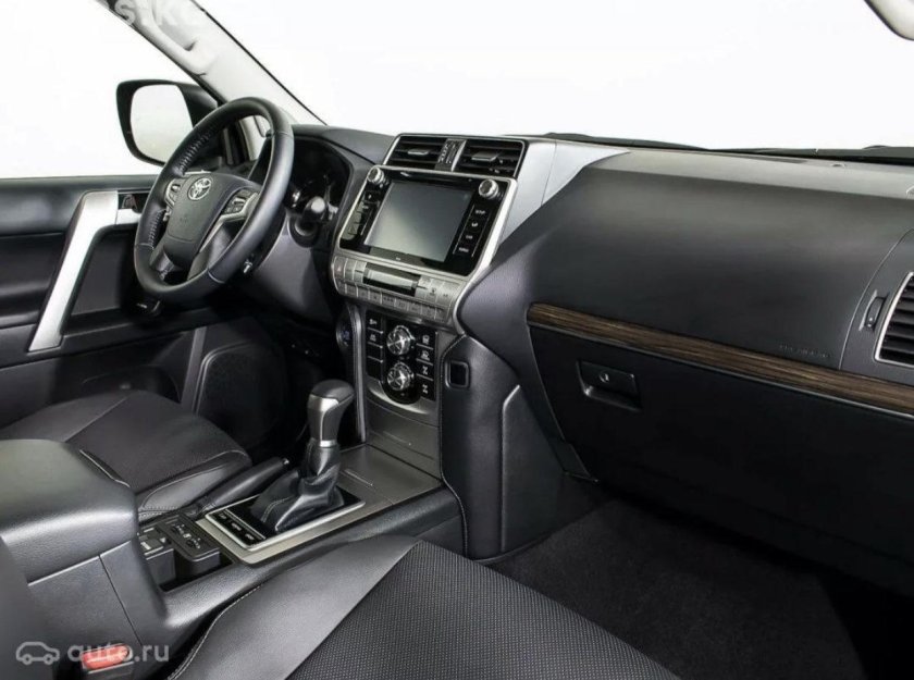 Toyota Land Cruiser Prado 150 Interior