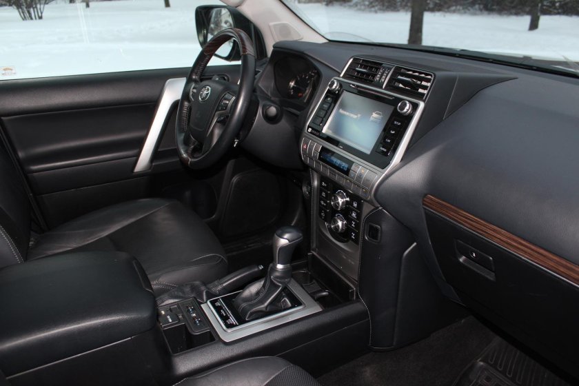 Toyota Land Cruiser Prado 2020 салон