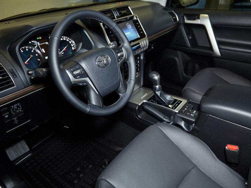 Toyota Land Cruiser Prado 2020 салон