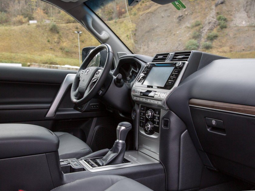 Toyota Land Cruiser Prado 2020 салон