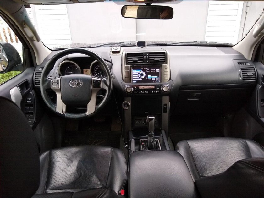 Toyota Land Cruiser Prado 2011