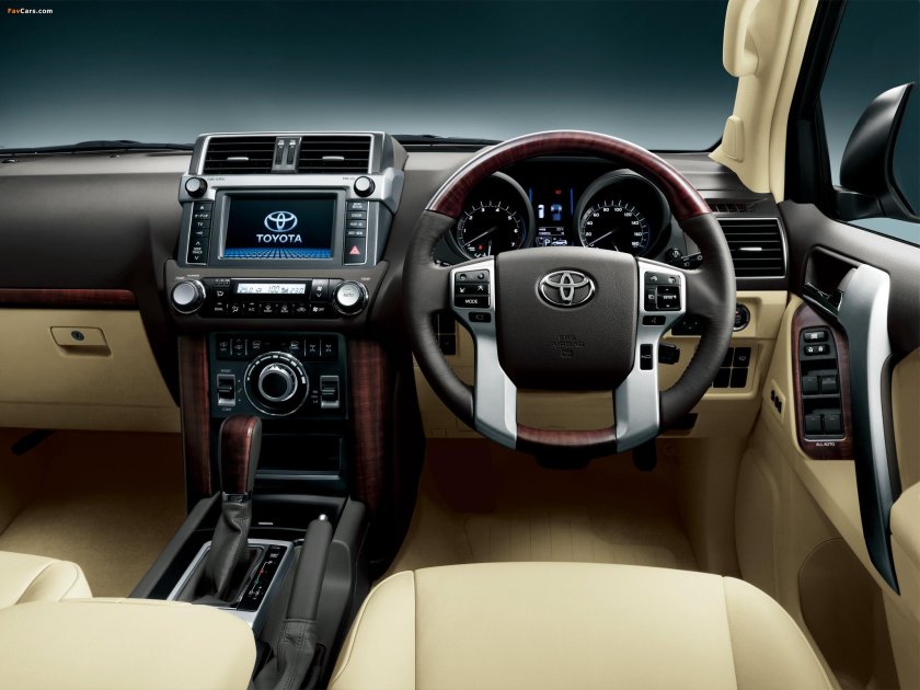 Toyota Land Cruiser Prado 2013