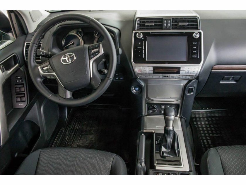 Toyota Land Cruiser Prado 2020 салон
