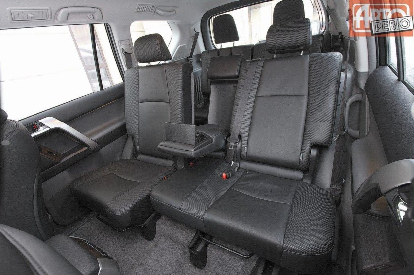 Toyota Land Cruiser Prado салон сзади