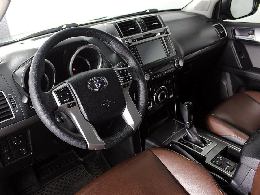 Toyota Land Cruiser Prado 2016 салон