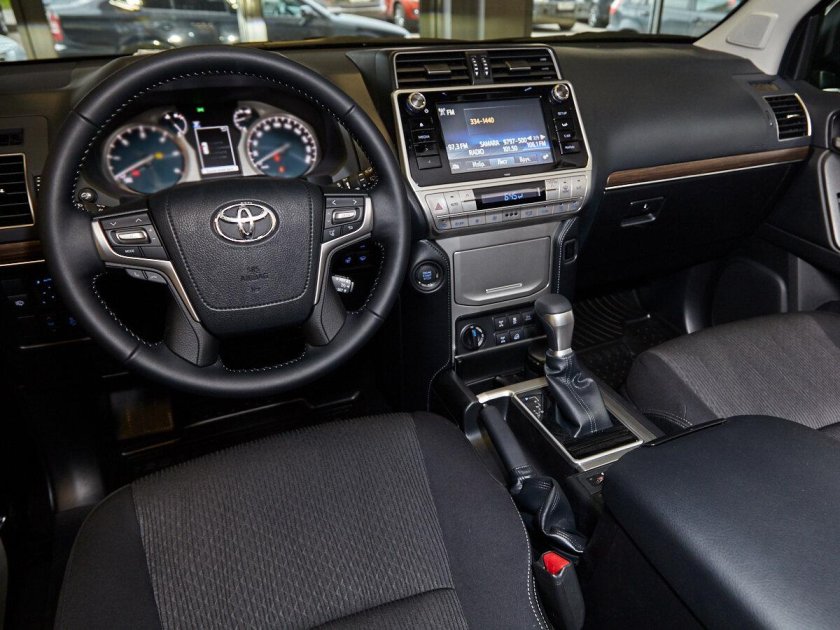 Toyota Land Cruiser Prado 2020 салон