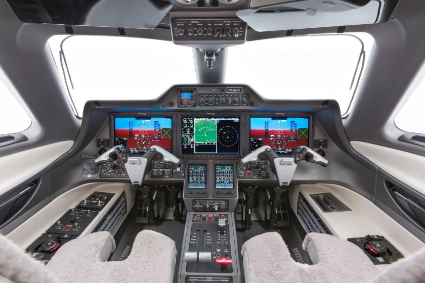 Embraer Phenom 100 Cockpit