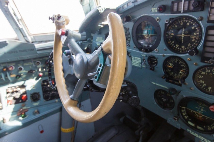 Ил 18 кабина