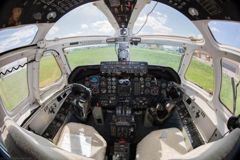 Кабина самолета