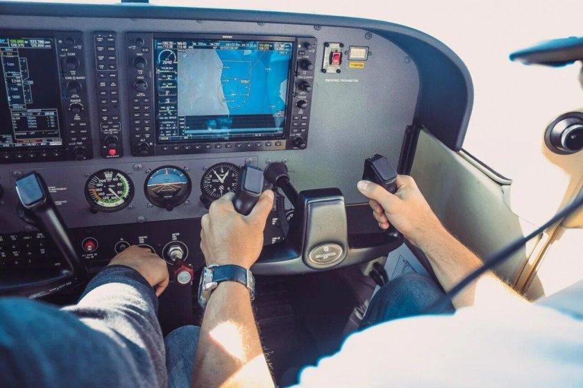 Cessna 172 кабина пилота