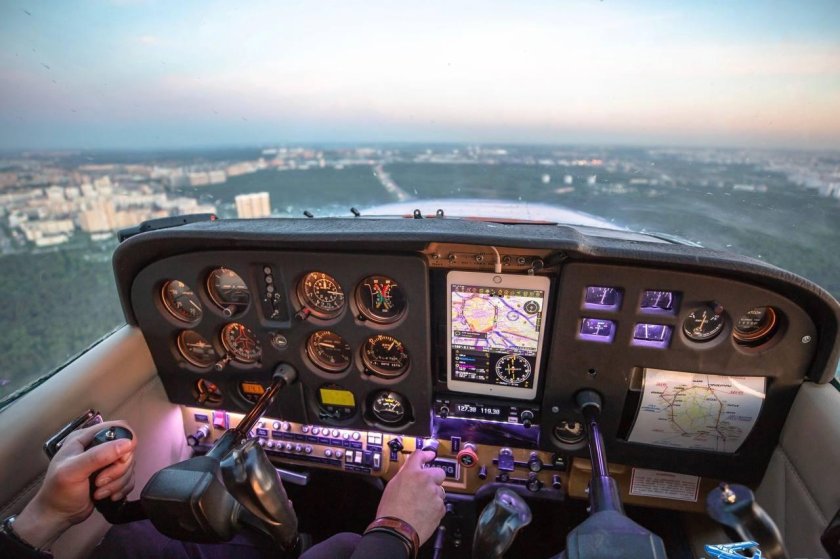 Cessna 172 кабина пилота