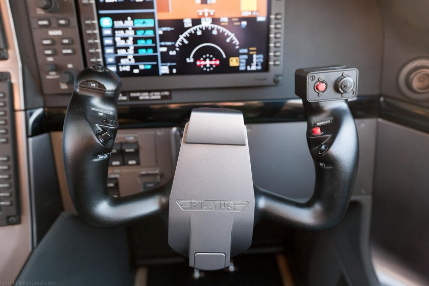 Штурвал самолета Pilatus PC-12
