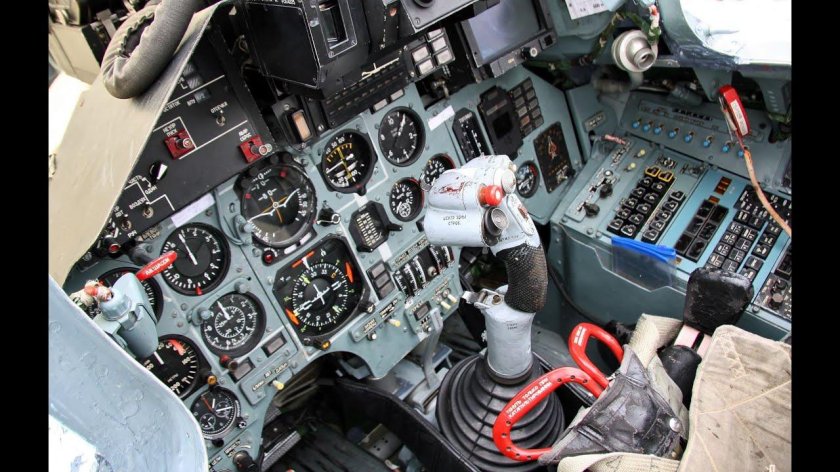 Су-27 истребитель кабина