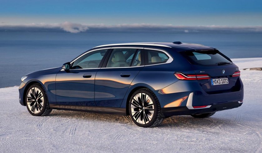 Бмв универсал 2025