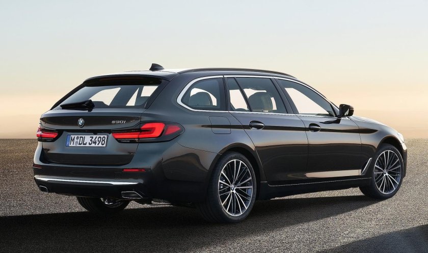 БМВ 5 универсал 2021