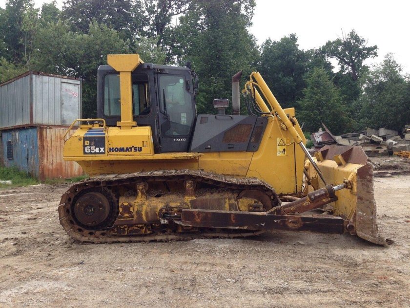Бульдозер Komatsu d65