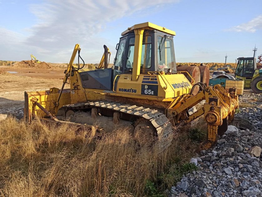 Бульдозер komatsu d65