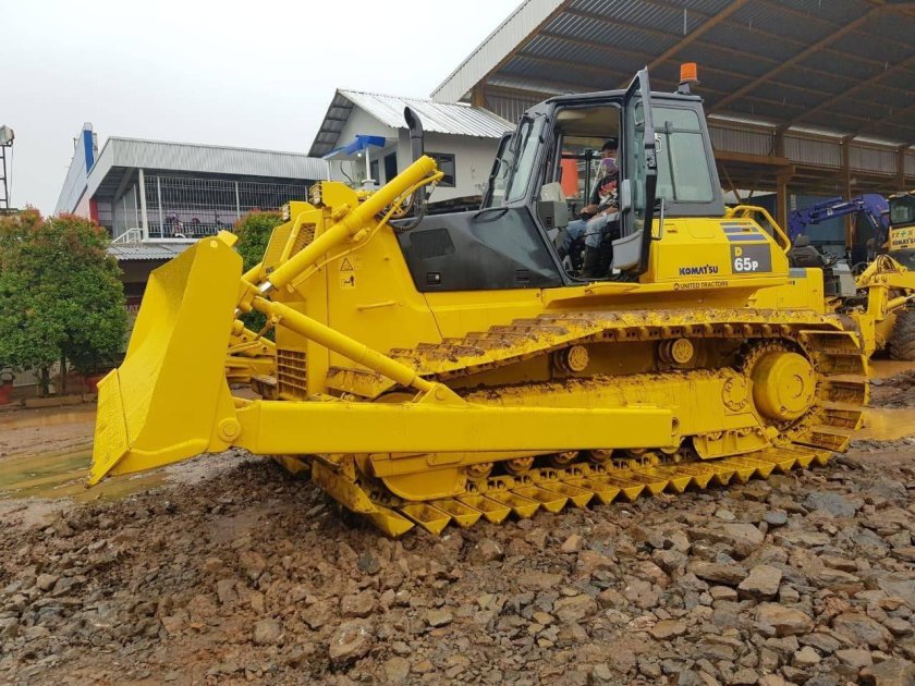 Бульдозер Komatsu d65