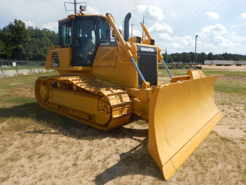 Бульдозер Komatsu d65