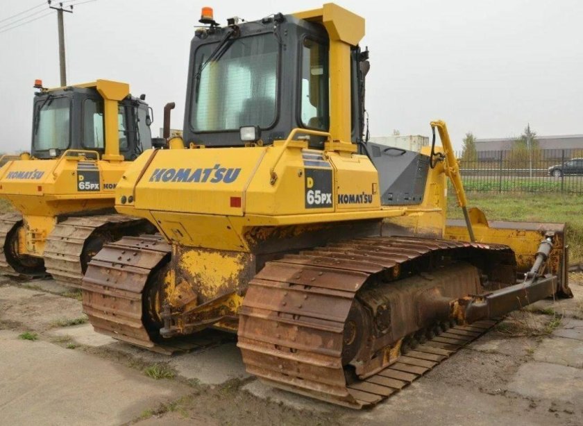 Трактор Комацу бульдозер