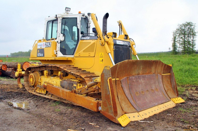 Бульдозер Komatsu d65