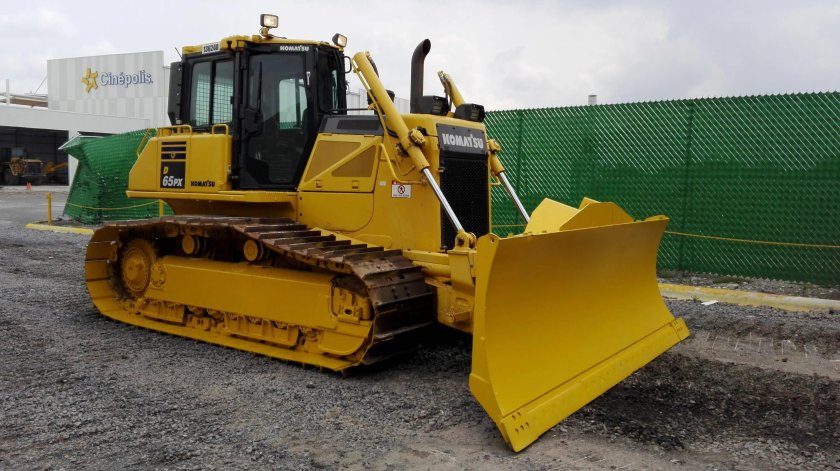 Бульдозер Komatsu d65