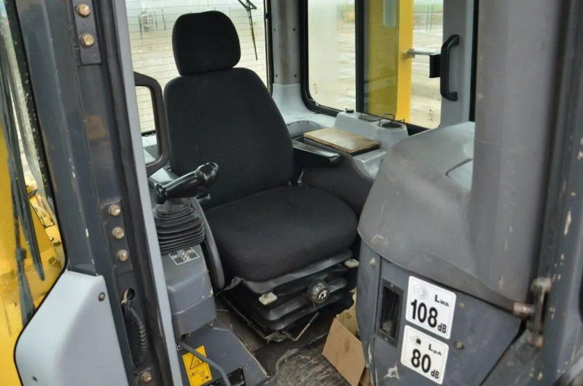 Салон кабины Коматсу d65