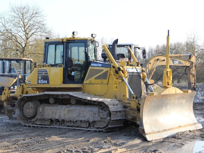 Бульдозер Komatsu d65