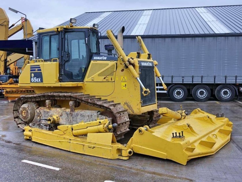 Бульдозер Komatsu d65