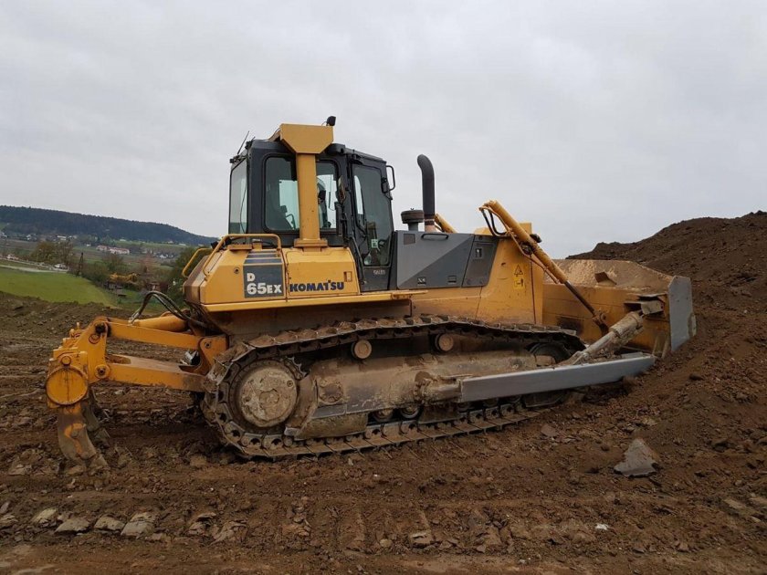 Коматсу д 65 бульдозер