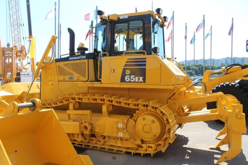 Бульдозер Komatsu d65