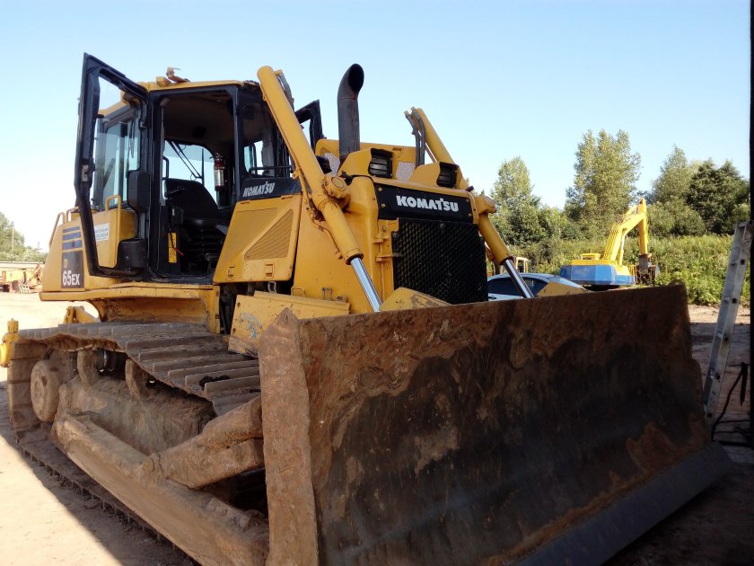 Бульдозер Komatsu d65