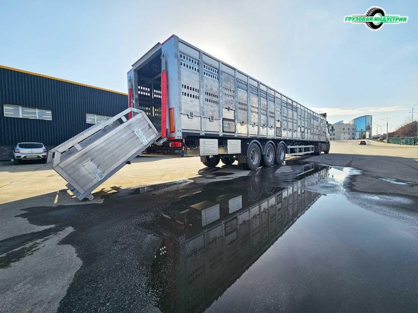 Грузовой полуприцеп