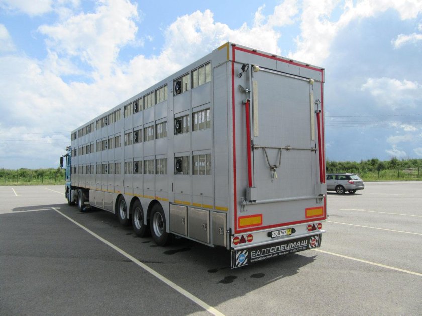 Полуприцеп-скотовоз АПС 552400