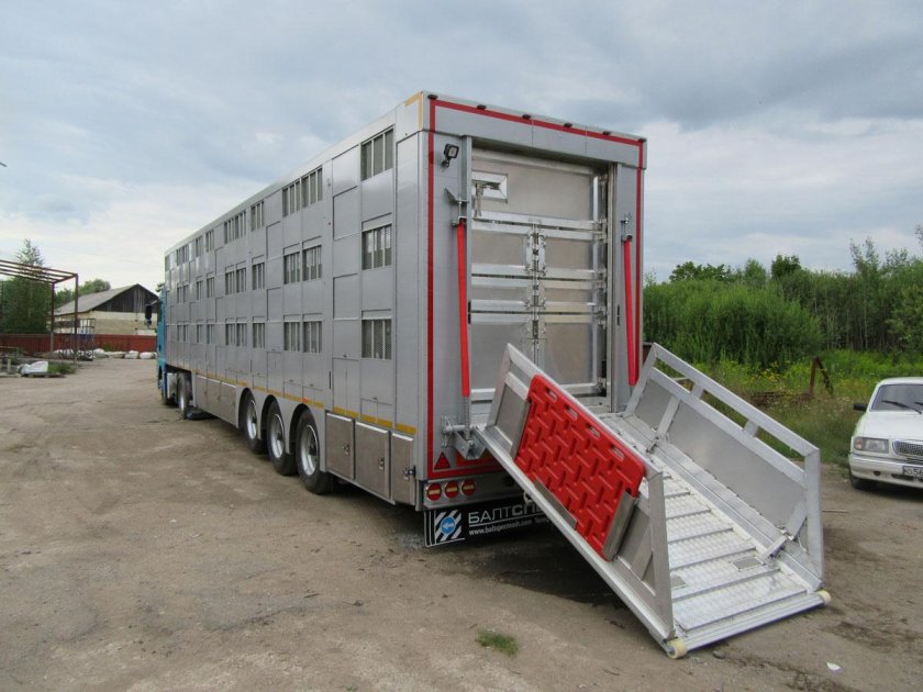 Полуприцеп-скотовоз АПС 552400