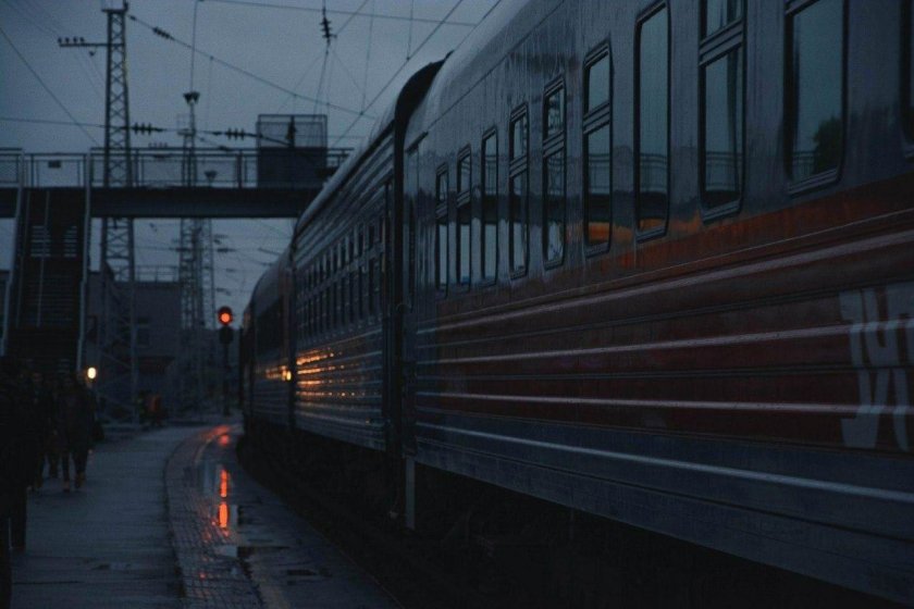 Поезд ночью