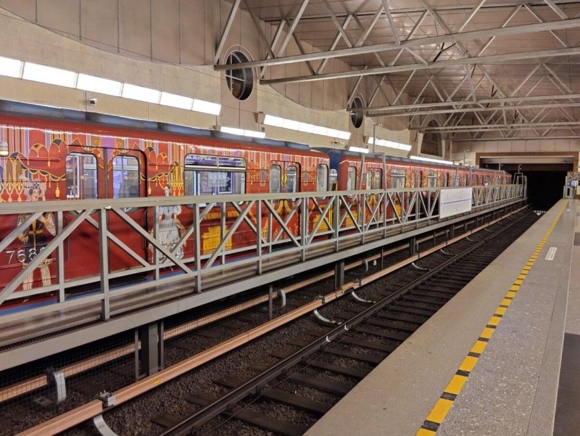 Парнас станция метро