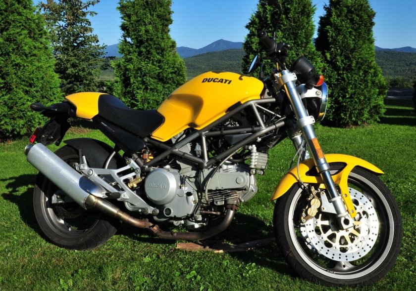 Ducati Monster 750