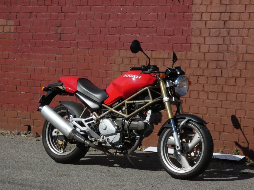 Ducati monster 900