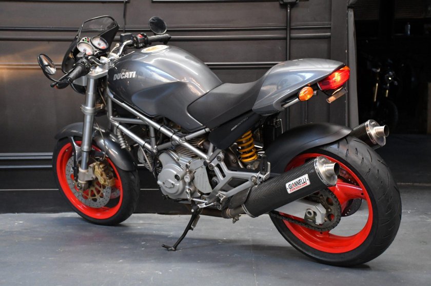 Ducati monster 750