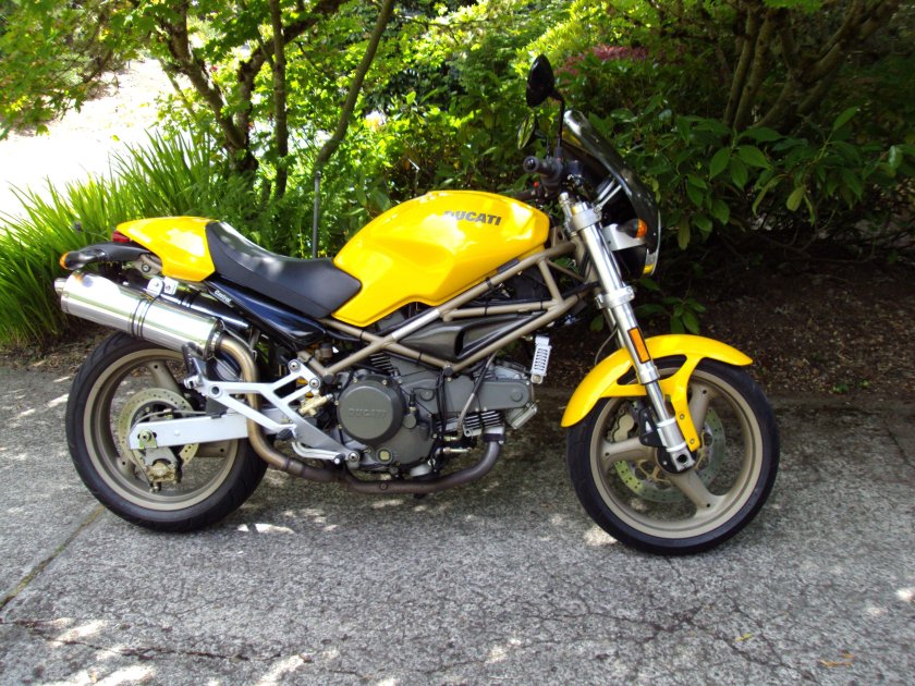 Дукати монстр 1000