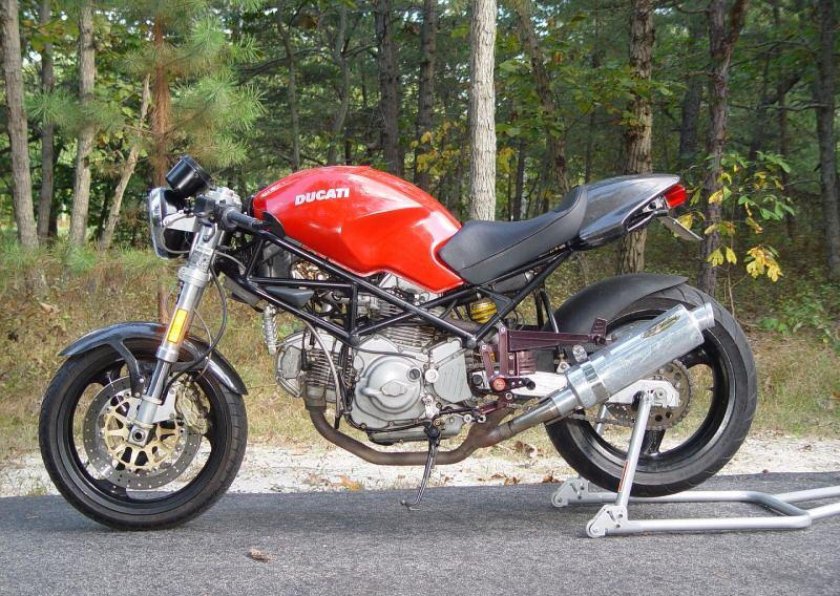 1999 Ducati Monster 750