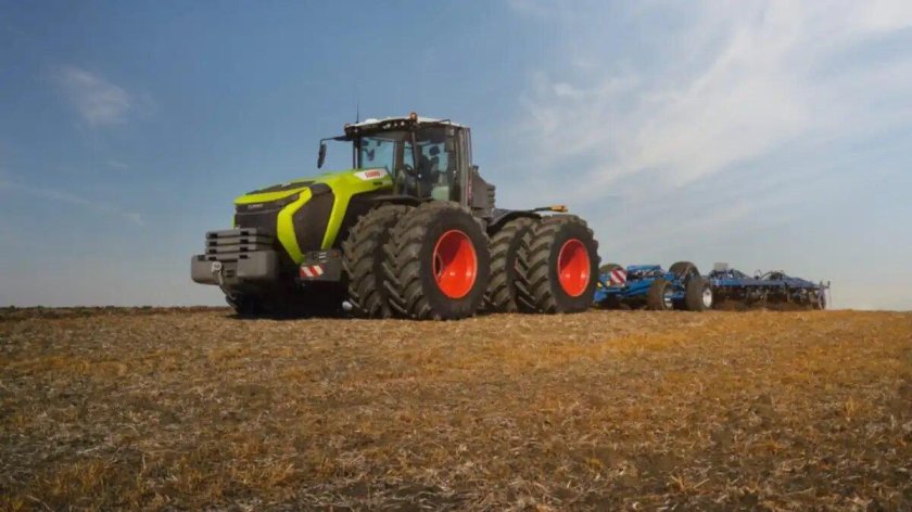 Трактор CLAAS Xerion
